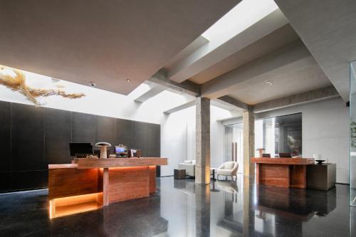 Atour Hotel Shanghai Jing'an Temple West Nanjing Road - image 3