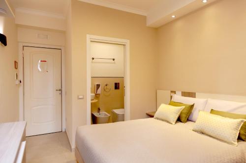 Budget Double Room image 5