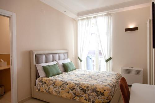 Standard Double Room image 5