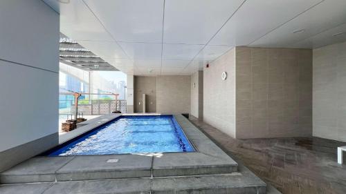 Urban 1BR City view in The Bay Business Bay, Dubaï (photo 3)
