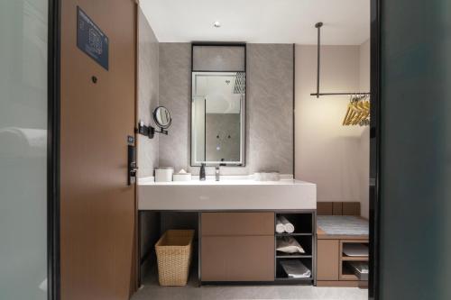 Executive Twin Room image 1