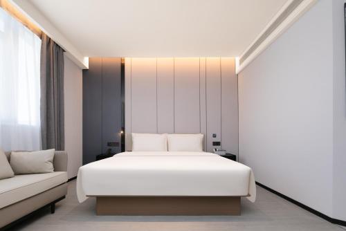 Jimu Double Room with City View image 4