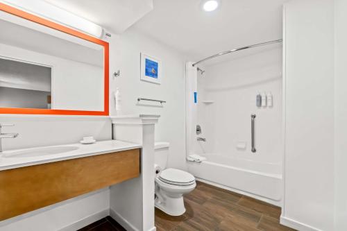 Hampton Inn Jonesboro - image 10