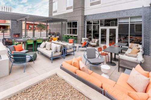 Hilton Garden Inn Albuquerque Uptown - image 2