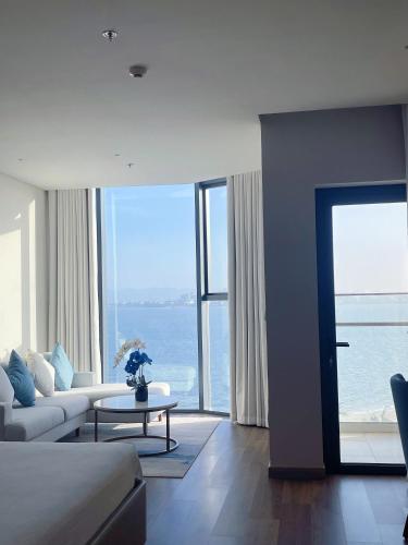 Apartment with Sea View image 2