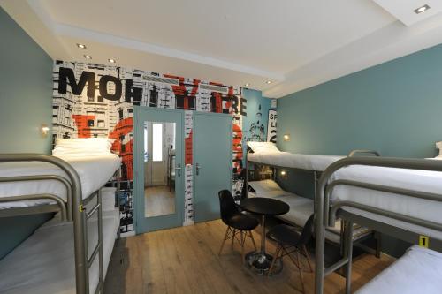 The 3 Ducks Eiffel Tower by Hiphophostels - image 3