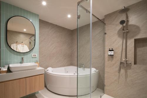 room detail thumbnail 2