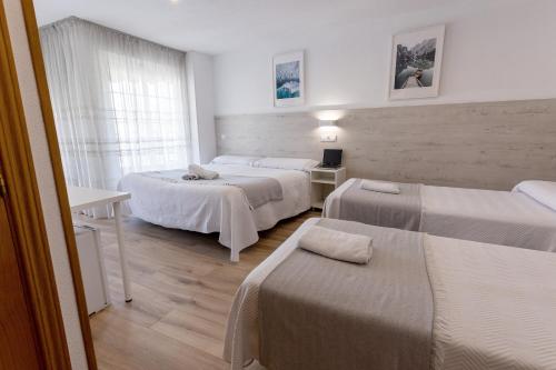 Hostal Gran Vía - image 3