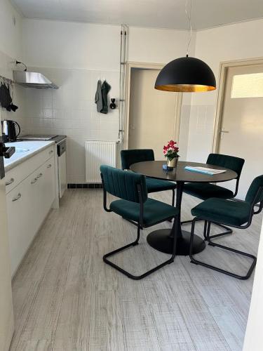 virtuve, Gastenverblijf Lange akkers incl fietsen in Bergeijk