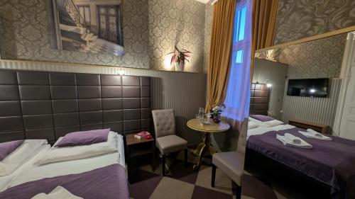 Double Room image 5