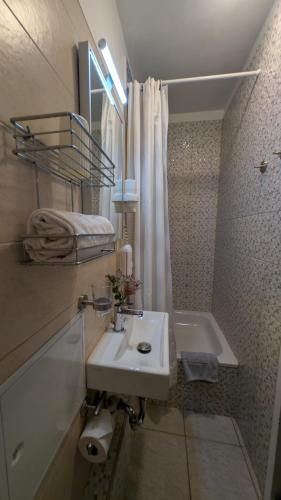 Double Room image 7