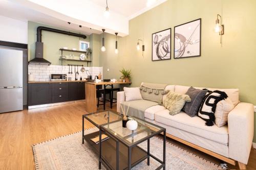 Beautiful Apartment in the most Iconic area in Athens, Atény