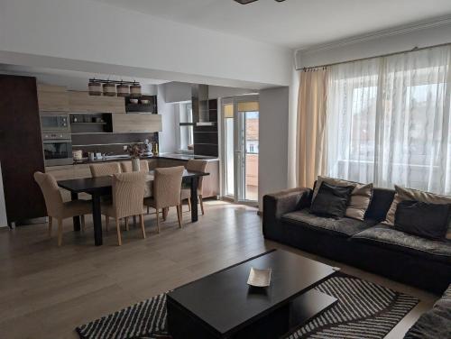 . Apartament central 3 dormitoare
