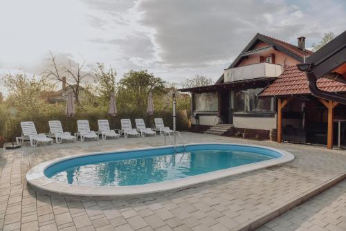 Hotelli välisilme, Fjaka in Djakovo