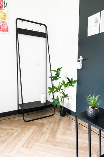 Basic Room W Kitchen, Station Close, Wifi Access