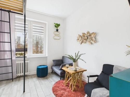 Comfortable studio in Warsaw's Mokotow district next to the Metro by Noclegi Renters, Varsovia