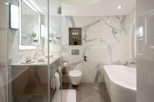 room detail thumbnail 2