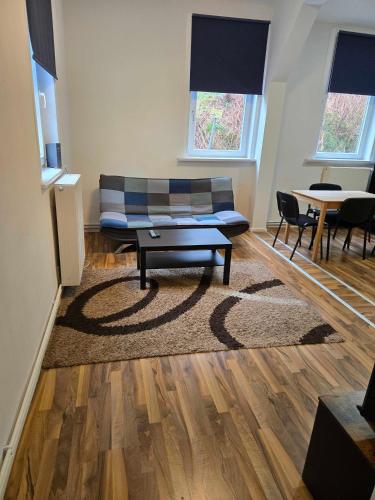 2 bedrooms, 4 beds
