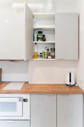 Kitchen, Veerenni studio, modern & central. in Veerenni