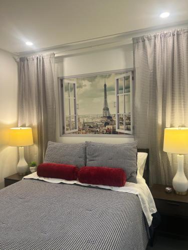 Window to Paris Studio on Lake Conroe in Montgomery, USA