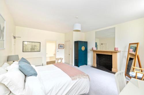Charming Edinburgh 2-Bedroom 2-Bathroom Apartment, Edinburgh (photo 9)