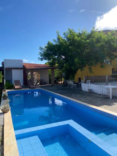Úszómedence, Vila albino in Monte Das Gameleiras