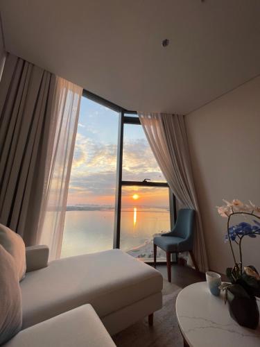 Apartment with Sea View image 3