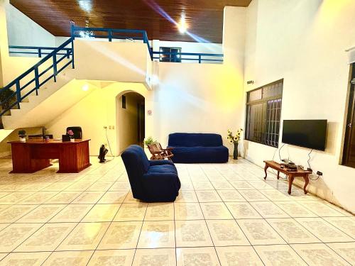 共用Lounge/電視區, Hostel La Perla in 蓬塔雷納斯市中心