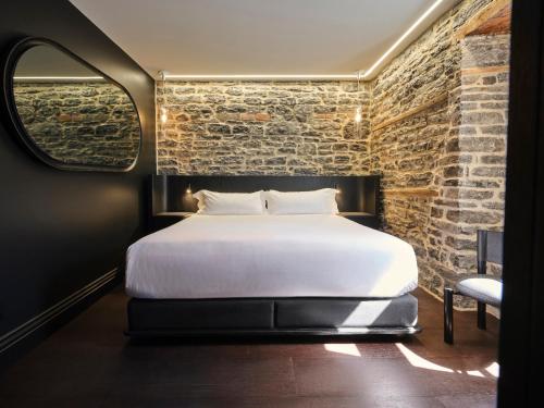 Deluxe Room image 3