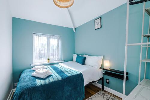 Stunning 3 Bedroom Home In Stretford, Game Room, Summer House, Smart TV, Driveway, Manchester (fotografie 8)