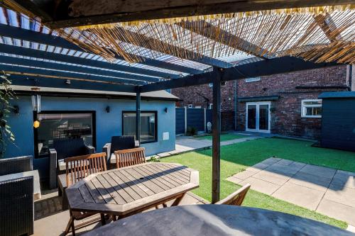 Stunning 3 Bedroom Home In Stretford, Game Room, Summer House, Smart TV, Driveway, Manchester (fotografie 5)