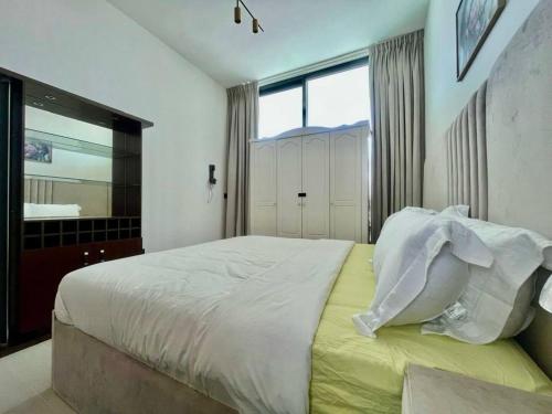 Brand New 1br In Jvc Free Parking Pool Access, Dubai (Foto 9)