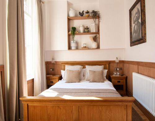 The Old Farmhouse Pub and Rooms
