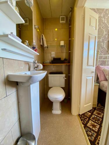 Small Double Room image 2