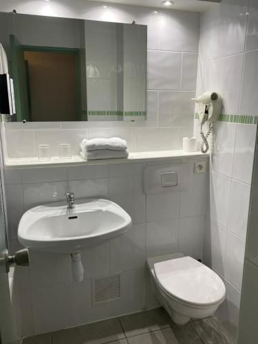 Kyriad Martigues Ecopolis - image 7