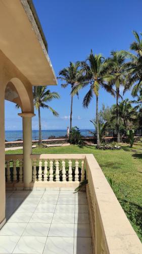 Garden, Villa Maname, face a l'ocean in Moroni