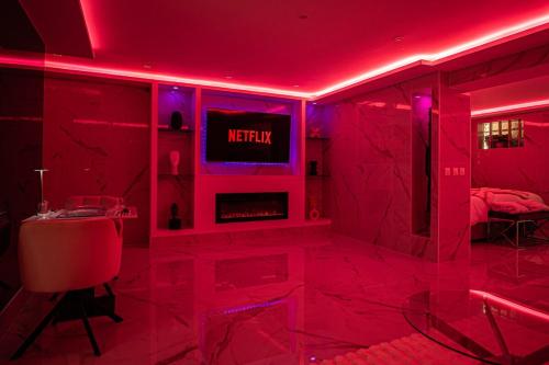 Beautiful Skyline Suite 30 minutes from Paris! in Понтуаз