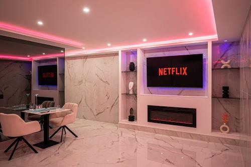 Beautiful Skyline Suite 30 minutes from Paris! in Понтуаз