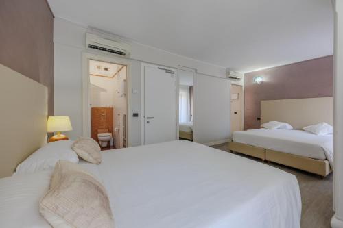 Quadruple Room image 4