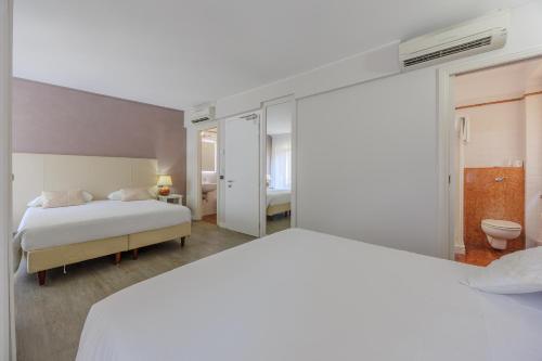 Quadruple Room image 6