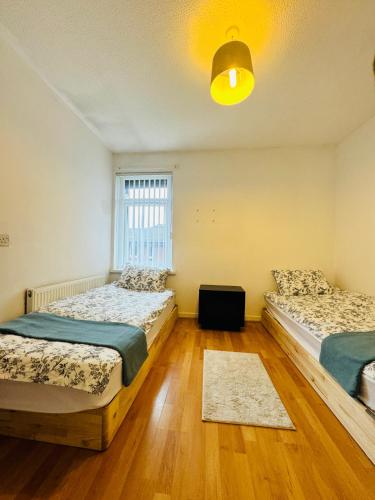 3 Bed House - Sleeps 8 - Pets - Parking - Wifi, Gateshead (fotografie 5)