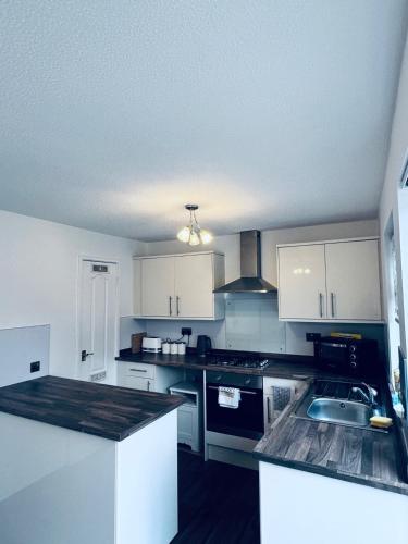 3 Bed House - Sleeps 8 - Pets - Parking - Wifi, Gateshead (fotografie 8)