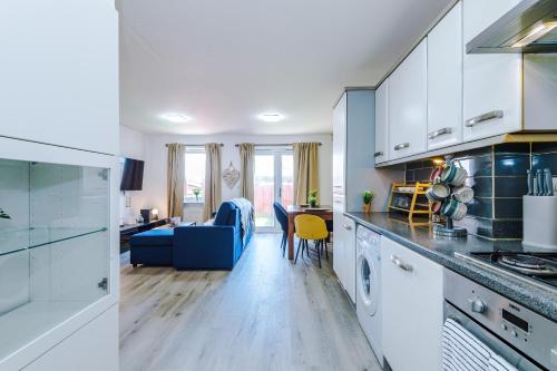 Huge 5 Bedroom Townhouse In Salford, Free Parking, Sleeps Up To 11 Guests, Manchester (fotografie 7)