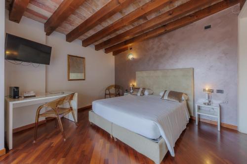 Triple Room image 8