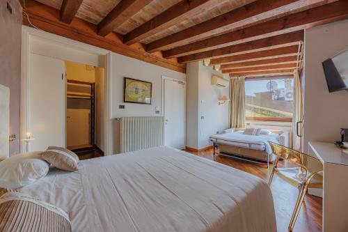 Triple Room image 5