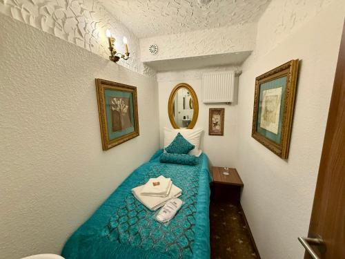 Family Room with Bathroom image 5