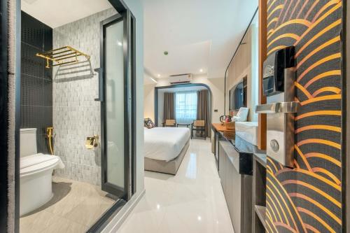 room detail thumbnail 2