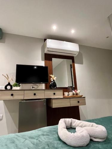 AURRA PYRAMIDS HOTEl