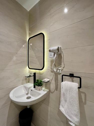 AURRA PYRAMIDS HOTEl