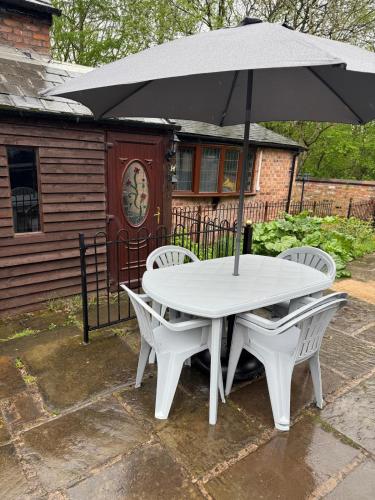 Garden, Rainsough Cottage Guest House - Shared Bathroom - Free Parking & WiFi in Salford